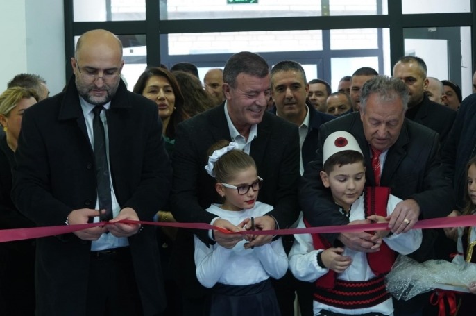 P&euml;rurohen sallat e edukat&euml;s fizike n&euml; dy shkolla fillore t&euml; Komun&euml;s s&euml; Obiliqit 
