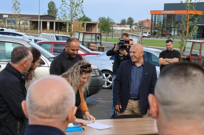 85 Fermer&euml; t&euml; Komun&euml;s s&euml; Gjakov&euml;s u pajisen me mjete t&euml; reja bujq&euml;sore