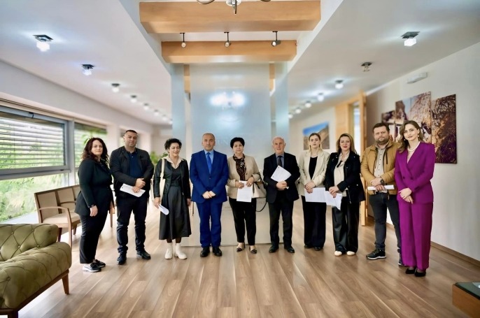 N&euml;nshkruhen marr&euml;veshjet p&euml;r subvencionim me OJQ-t&euml; p&euml;rfituese nga Komuna e Pej&euml;s
