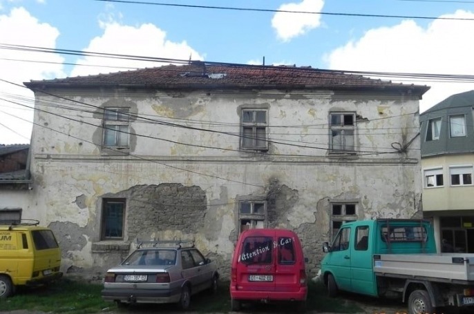 Nj&euml; objekt me r&euml;nd&euml;si t&euml; madhe historike rrezikon t&euml; rr&euml;nohet n&euml; Podujev&euml;
