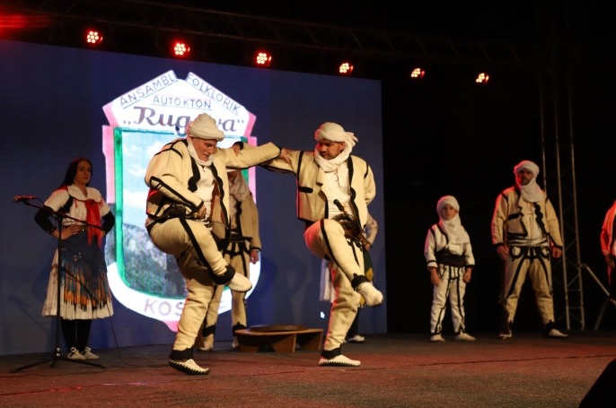 P&euml;rfundon festivali mbar&euml;komb&euml;tar i folklorit "Boletini n&rsquo;plis t&euml; bardh&euml;"
