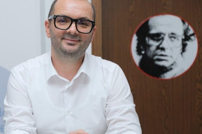 Arb&euml;r R. Ismajli kandidon p&euml;r kryetar t&euml; Komun&euml;s s&euml; Gjilanit &ndash; &ldquo;Z&euml;ri i nj&euml; gjenerate q&euml; k&euml;rkon ndryshim&rdquo;