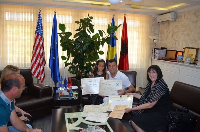 Kryetari Bahtiri priti pianisten e talentuar nga Mitrovica Risa &Ccedil;itaku