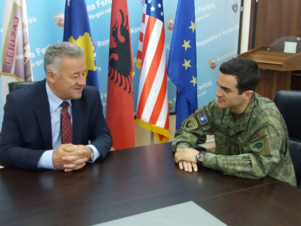 Kryetari Svarqa pret pjestarin e FSK-s&euml;, Arlind Bajramin